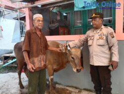 Kanit Binmas Polsek Kertapati Menyerahkan Bantuan Hewan Kurban Dari Kapolrestabes Palembang,Untuk Musholah Mujahidin Kemang Agung