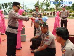 Kapolres Bintan Resmikan Penggunaan Pangkat Personel Yang Naik Pangkat, Pimpin Upacara Kenaikan Pangkat