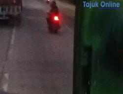 Sebuah Vidio Viral Pengendara Motor Lempari Mobil Yang Melintas Dengan Batu