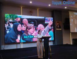Li Claudia Chandra: Lu Jual, Gw Borong Segerobak-Gerobaknya