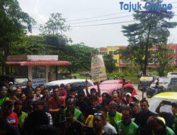 Ratusan Driver Online Geruduk Kantor Aplikasi, Tuntut Penyesuaian Tarif Berdasarkan SK Gubernur