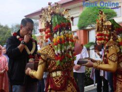 Kedatangan Orang Nomor Satu Dijajaran Polda Sumsel Disambut Tarian Selamat Datang Dan Sekapur Sirih