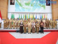 Jajaran Pejabat dan Pegawai Kemendagri Sambut Kembli Mendagri Tito serta Wamendagri Ribka Haluk dan Bima Arya
