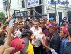 Ratusan Masyarakat Adat Geruduk Gedung DPRD Sumut