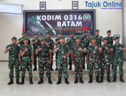 Komandan Kodim 0316/Batam Kolonel Inf Rooy Chandra Sihombing Pimpin UpacaraTradisi Korp Masuk Satuan Personil Perwira