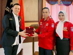 Ketum PWDI Mendapatkan Penghargaan dari Advokat Bela Rakyat Indonesia
